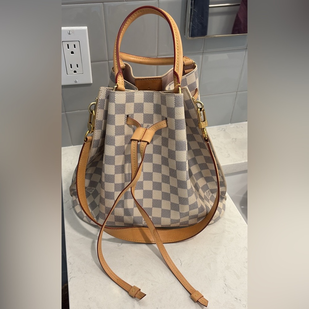 Louis Vuitton NeoNoe Handbag Damier with Leather MM